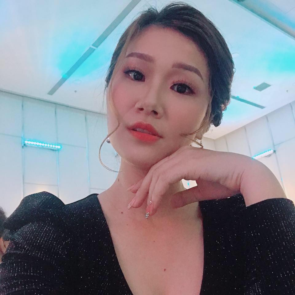 Vợ diễn viên Hoài Linh chống lưng lộ nhan sắc đời thật của chị Google - Tin Mới Ngôi Sao
