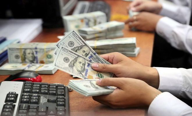 Đổi tiền Đô sang tiền Việt tại ngân hàng để đảm bảo an toàn