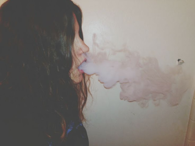 Top hình ảnh con gái hút thuốc cực chất, tâm trạng