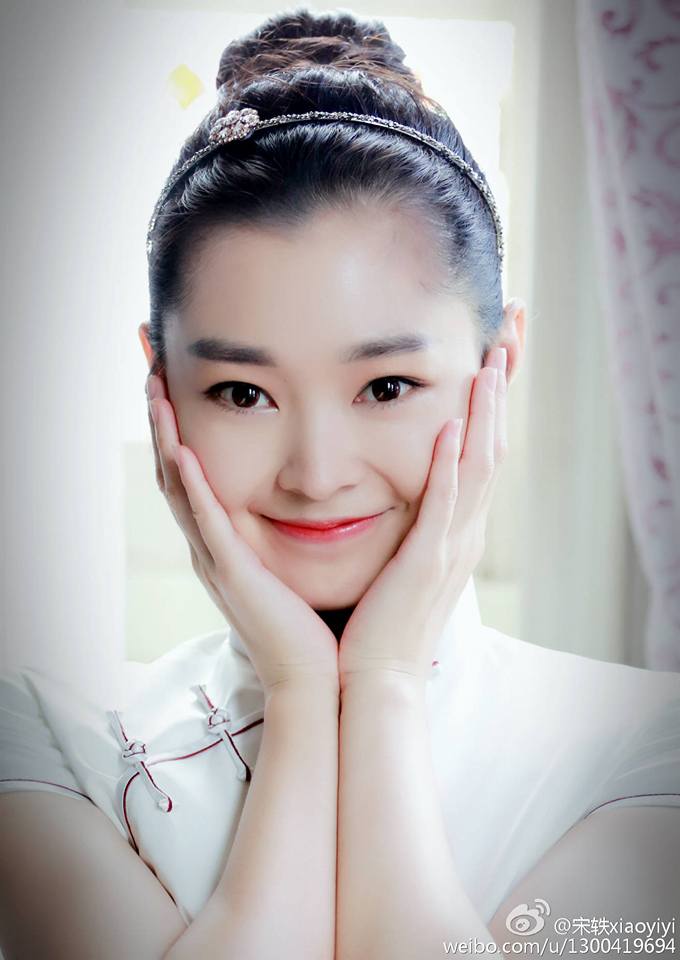 Năm 2009, cô thủ vai Hương Lăng trong phiên bản Hồng lâu mộng của Lý Thiếu Trung.