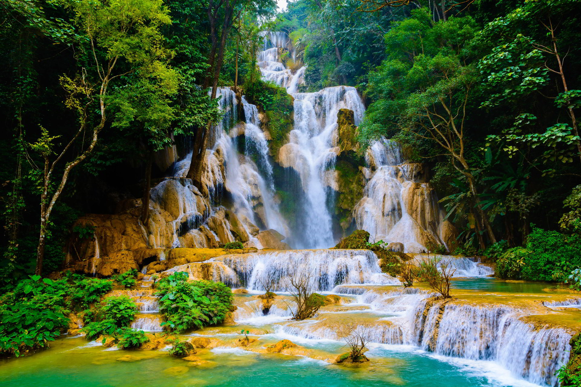 Thác Nước Ảnh: Vẻ đẹp tuyệt vời của những thác nước được tái hiện sống động trong những tác phẩm nghệ thuật ảnh. Những bức ảnh thác nước đẹp mắt sẽ khiến bạn cảm nhận được sự tươi mới và yên bình của thiên nhiên, đồng thời là một sự lựa chọn hoàn hảo để trang trí cho máy tính của bạn.