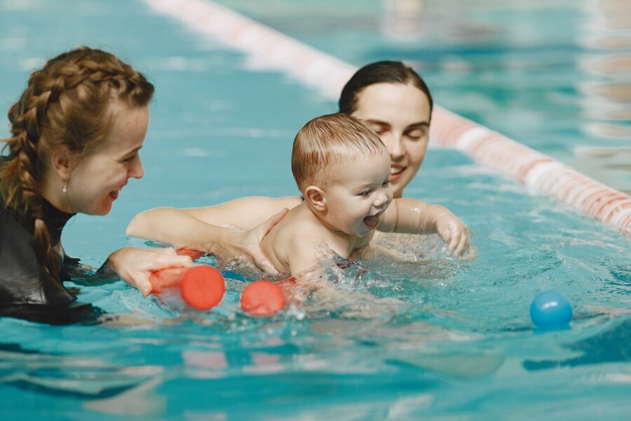 Tại sao trẻ sơ sinh nên tập bơi?Tăng độ thông minh