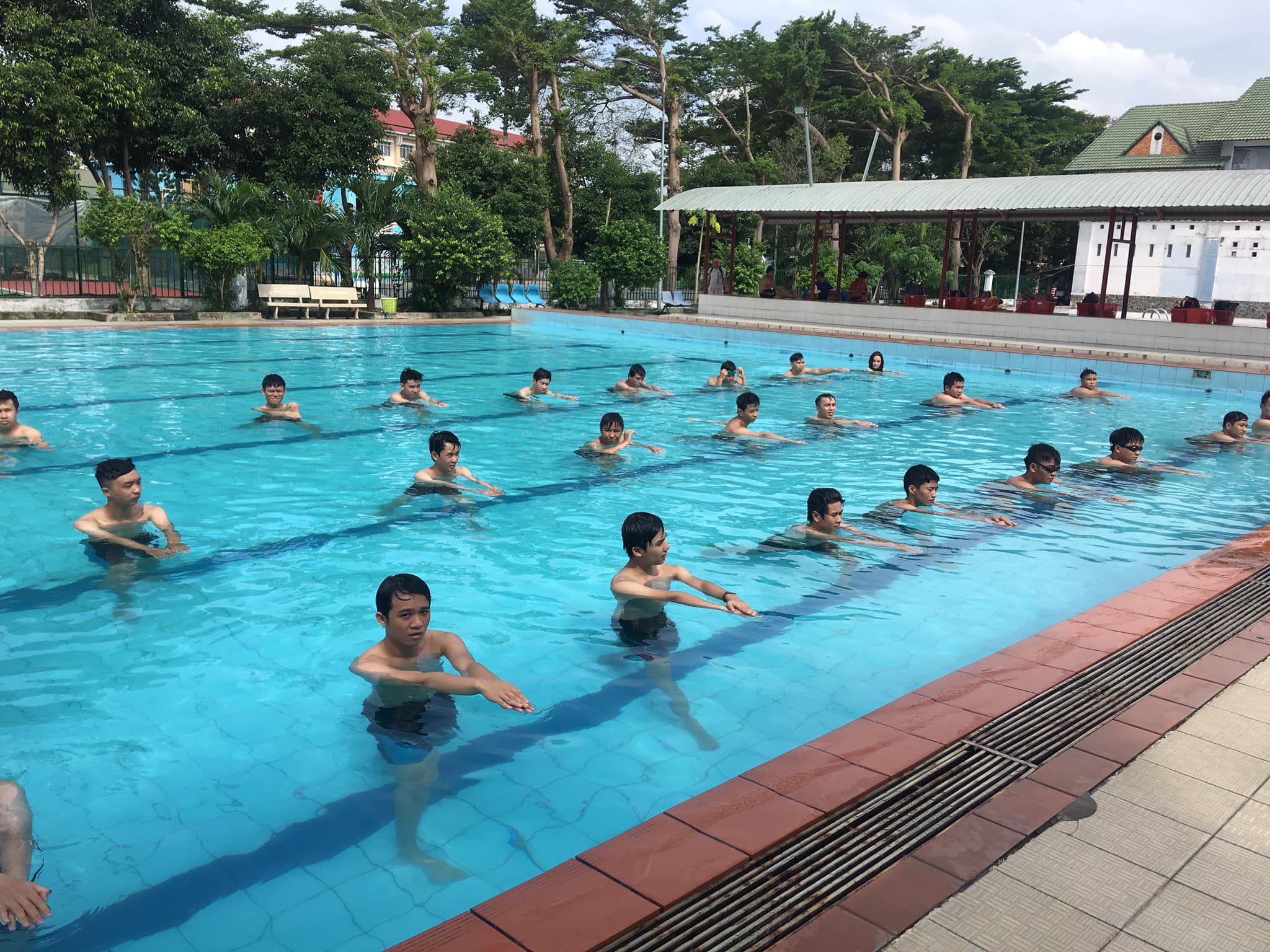 Trung tâm học bơi Sài Gòn