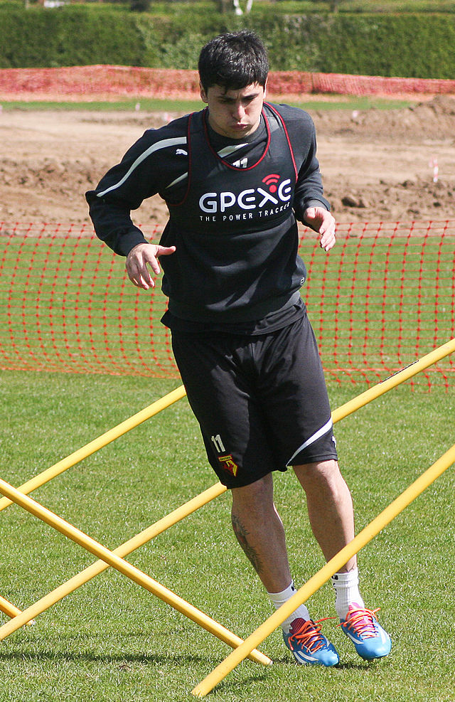 Fernando Forestieri chuyên nghiệp trên sân 