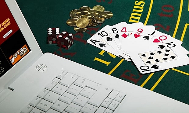 Bát nháo' cờ bạc trực tuyến, vì sao không chặn 'rửa tiền' qua ngân hàng?