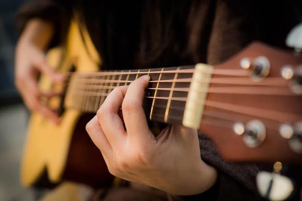 Cây đàn guitar là số mấy? Nằm mơ thấy dây đàn bị đứt có ý nghĩa gì?