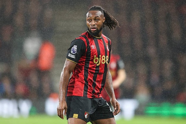 Gary Neville: Arsenal có hậu vệ cánh hay nhất Ngoại Hạng Anh